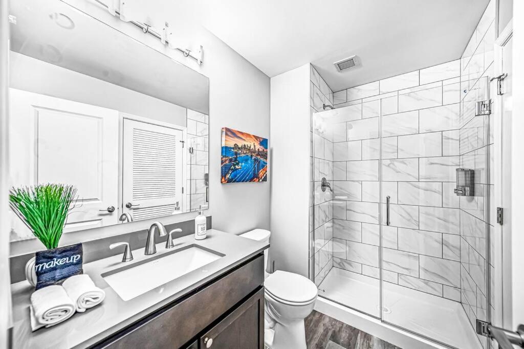 Appartamento 2Br Unit In The Heart Of Dt With View Of Playhouse Square, Pool & Gym Access- 305 Cleveland Esterno foto