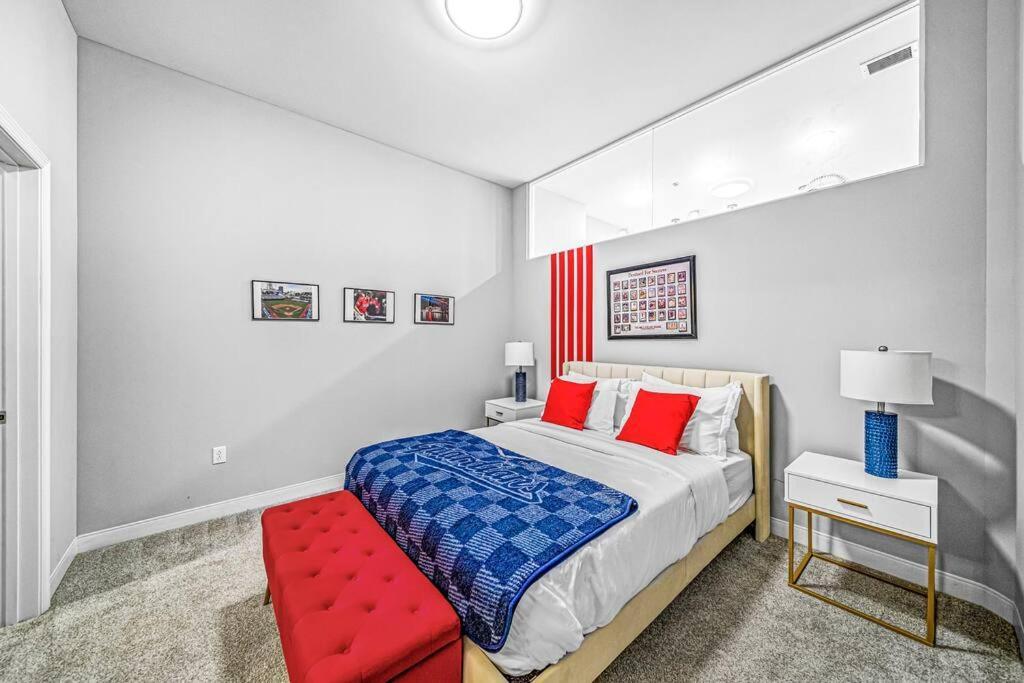 Appartamento 2Br Unit In The Heart Of Dt With View Of Playhouse Square, Pool & Gym Access- 305 Cleveland Esterno foto