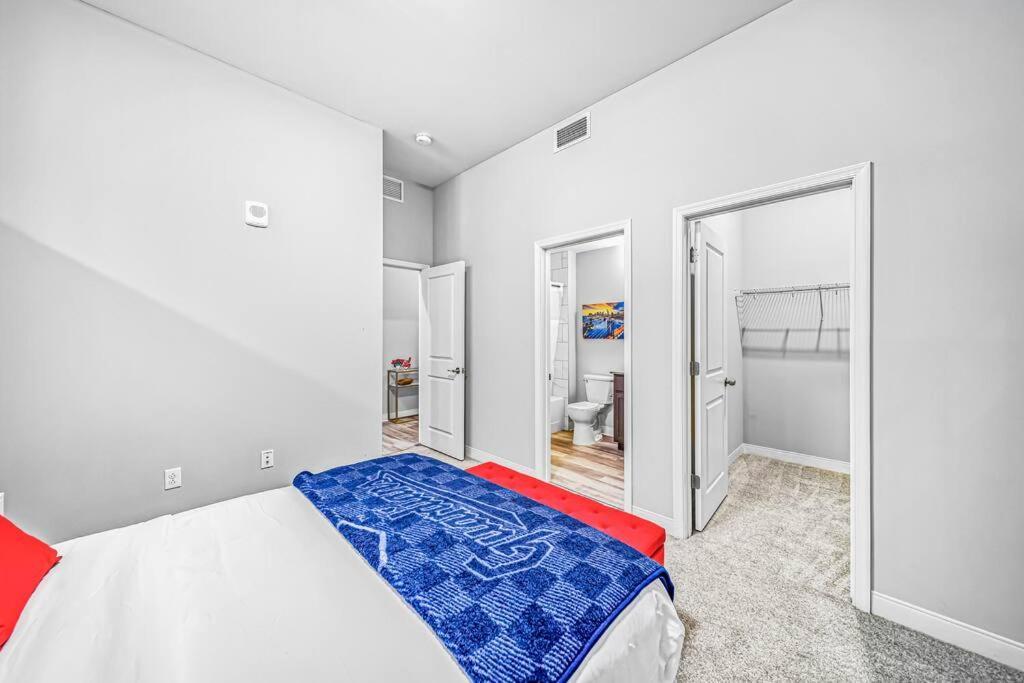 Appartamento 2Br Unit In The Heart Of Dt With View Of Playhouse Square, Pool & Gym Access- 305 Cleveland Esterno foto