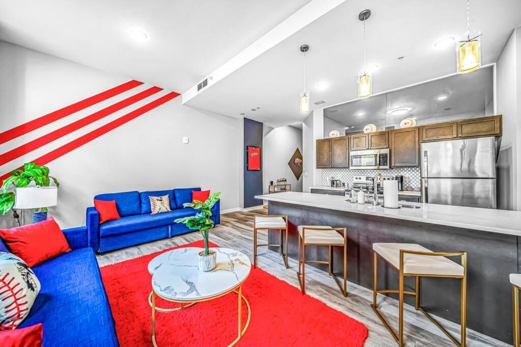 Appartamento 2Br Unit In The Heart Of Dt With View Of Playhouse Square, Pool & Gym Access- 305 Cleveland Esterno foto