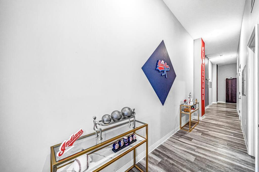 Appartamento 2Br Unit In The Heart Of Dt With View Of Playhouse Square, Pool & Gym Access- 305 Cleveland Esterno foto