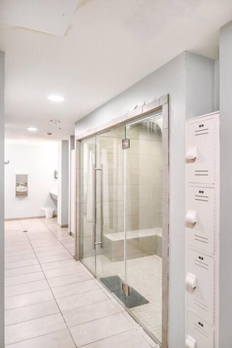 Appartamento 2Br Unit In The Heart Of Dt With View Of Playhouse Square, Pool & Gym Access- 305 Cleveland Esterno foto
