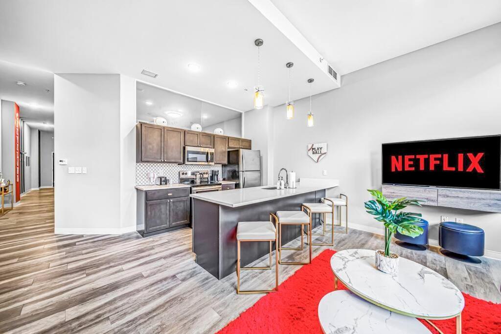 Appartamento 2Br Unit In The Heart Of Dt With View Of Playhouse Square, Pool & Gym Access- 305 Cleveland Esterno foto