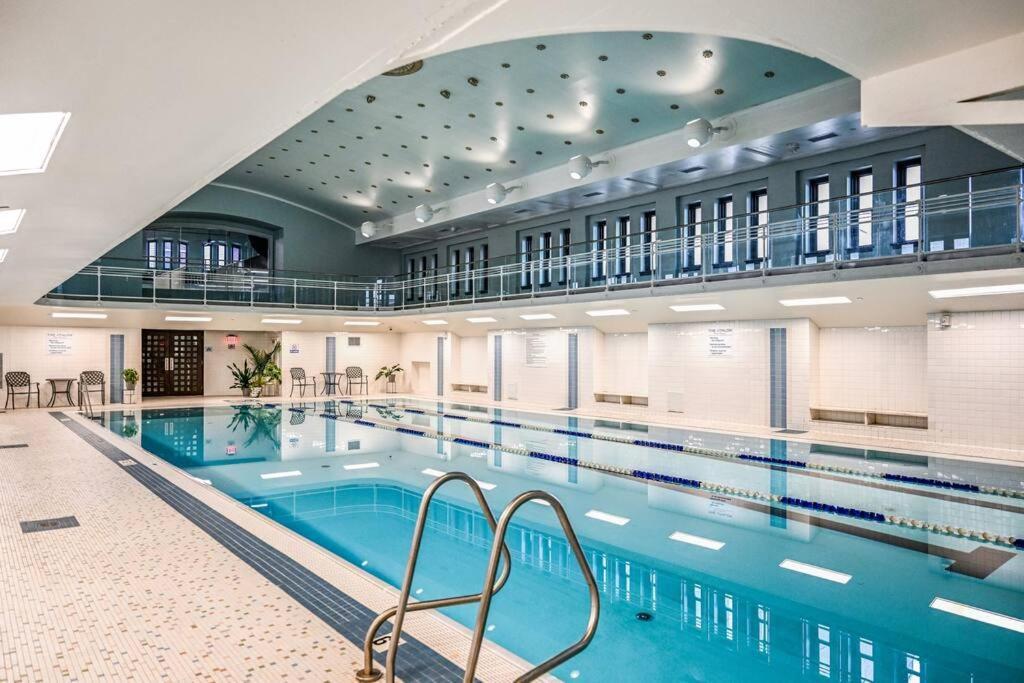 Appartamento 2Br Unit In The Heart Of Dt With View Of Playhouse Square, Pool & Gym Access- 305 Cleveland Esterno foto