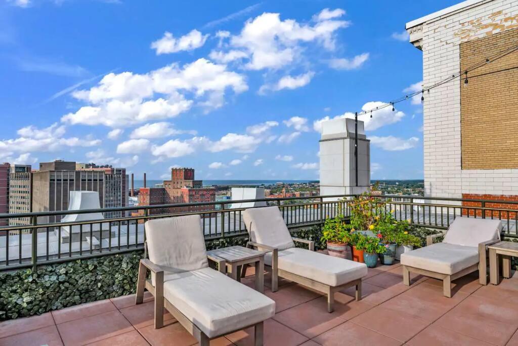 Appartamento 2Br Unit In The Heart Of Dt With View Of Playhouse Square, Pool & Gym Access- 305 Cleveland Esterno foto