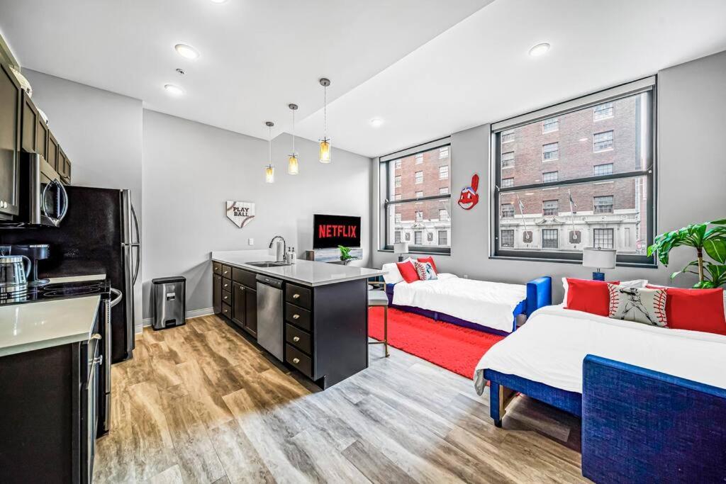 Appartamento 2Br Unit In The Heart Of Dt With View Of Playhouse Square, Pool & Gym Access- 305 Cleveland Esterno foto