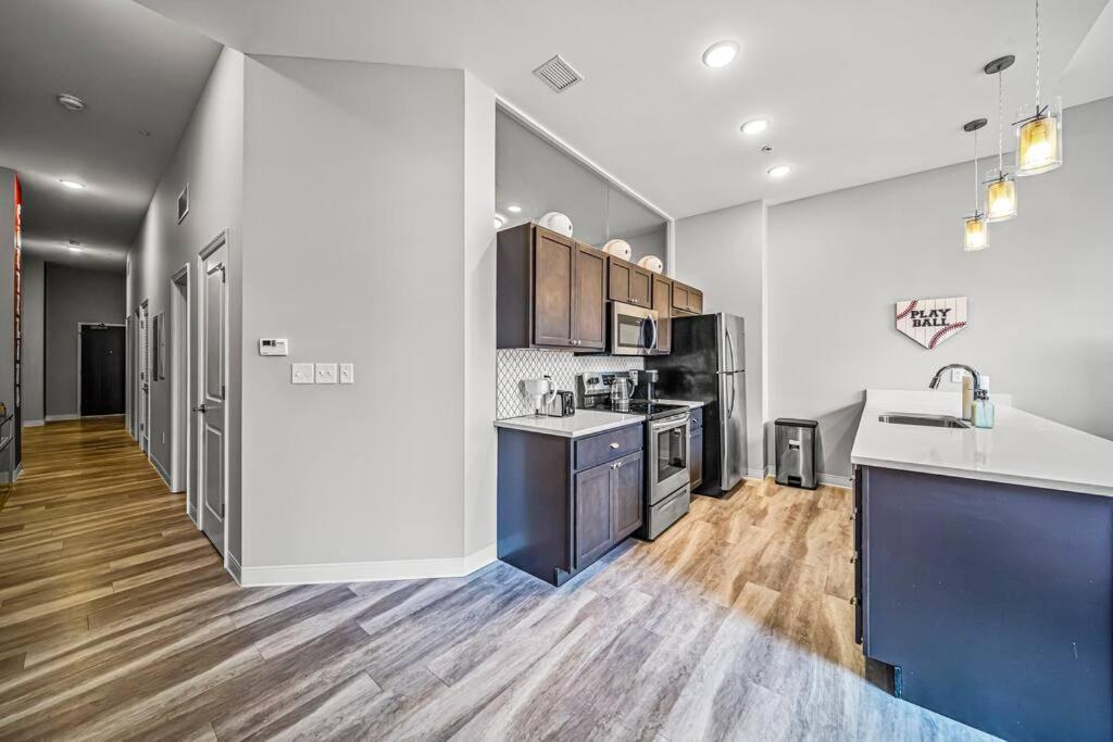 Appartamento 2Br Unit In The Heart Of Dt With View Of Playhouse Square, Pool & Gym Access- 305 Cleveland Esterno foto