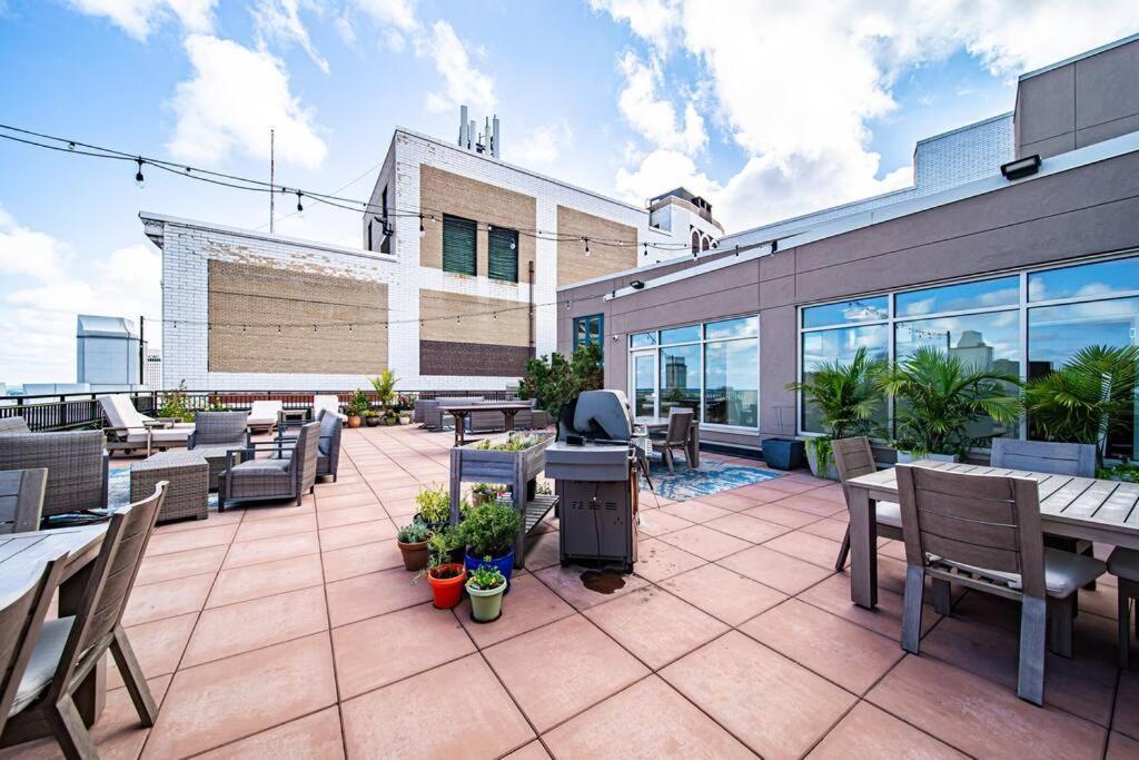 Appartamento 2Br Unit In The Heart Of Dt With View Of Playhouse Square, Pool & Gym Access- 305 Cleveland Esterno foto