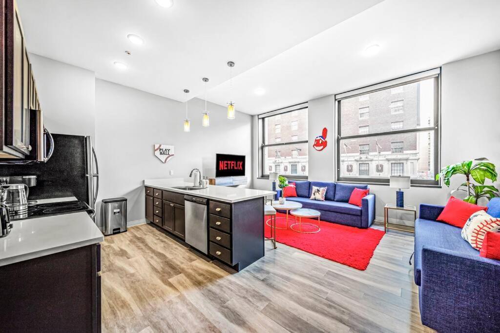 Appartamento 2Br Unit In The Heart Of Dt With View Of Playhouse Square, Pool & Gym Access- 305 Cleveland Esterno foto