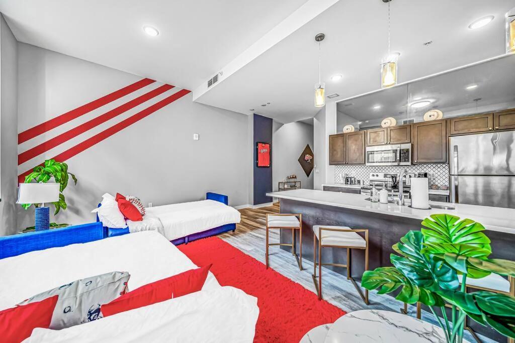 Appartamento 2Br Unit In The Heart Of Dt With View Of Playhouse Square, Pool & Gym Access- 305 Cleveland Esterno foto