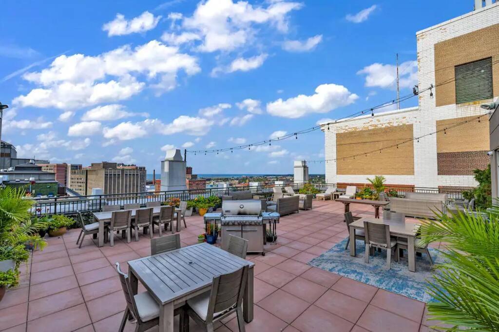 Appartamento 2Br Unit In The Heart Of Dt With View Of Playhouse Square, Pool & Gym Access- 305 Cleveland Esterno foto